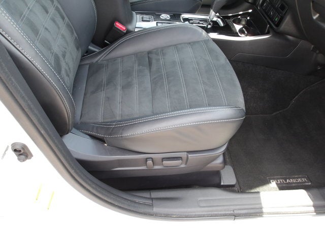 2020 Mitsubishi Outlander Base