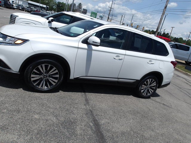 2020 Mitsubishi Outlander Base