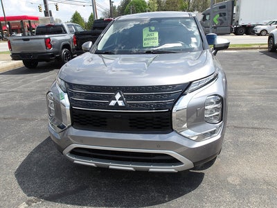 2022 Mitsubishi Outlander Base