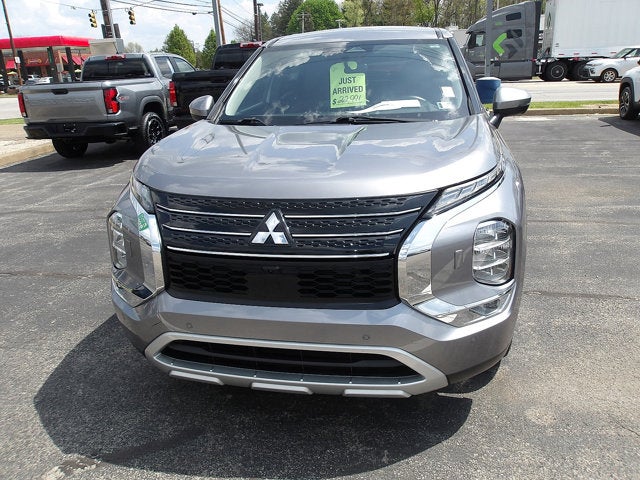 2022 Mitsubishi Outlander Base