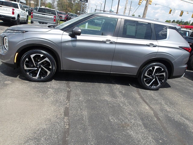 2022 Mitsubishi Outlander Base