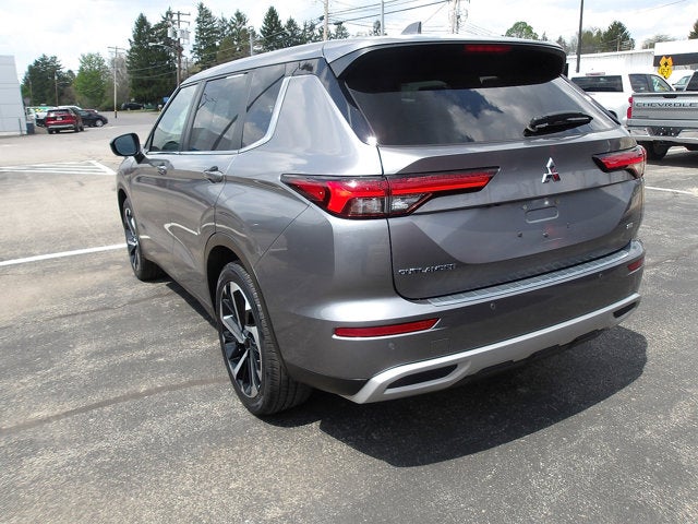 2022 Mitsubishi Outlander Base