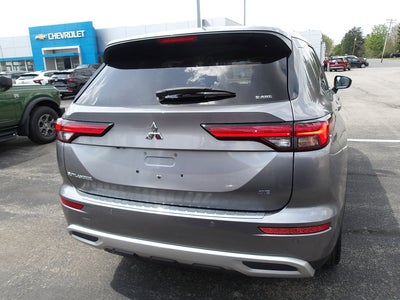 2022 Mitsubishi Outlander Base