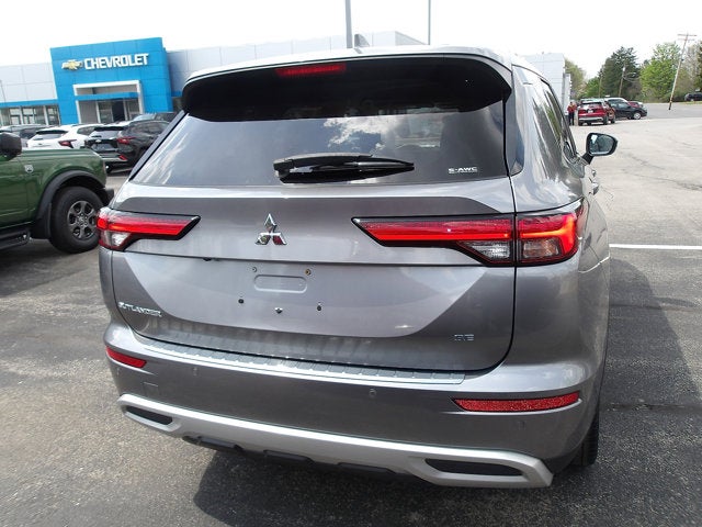 2022 Mitsubishi Outlander Base
