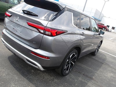 2022 Mitsubishi Outlander Base