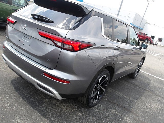 2022 Mitsubishi Outlander Base