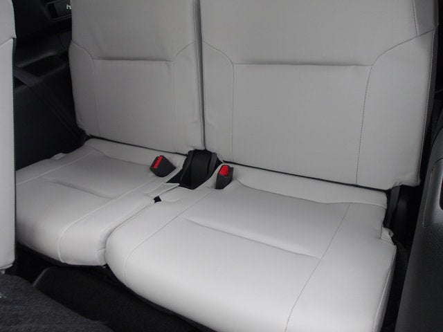 2023 Mitsubishi Outlander Base