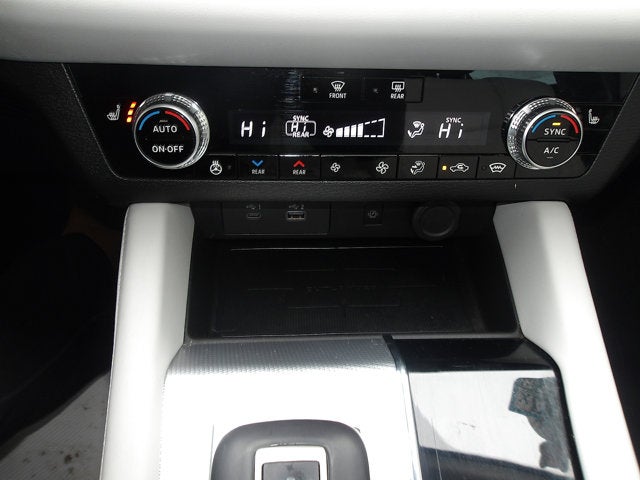 2023 Mitsubishi Outlander Base