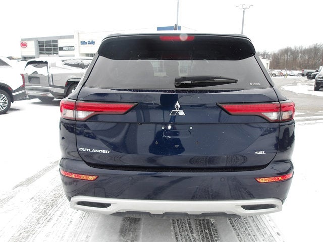 2023 Mitsubishi Outlander Base