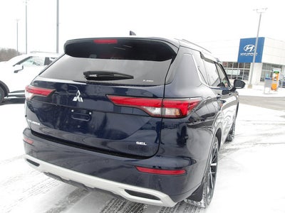 2023 Mitsubishi Outlander Base