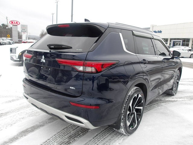 2023 Mitsubishi Outlander Base
