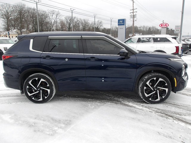 2023 Mitsubishi Outlander Base