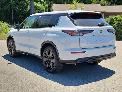 2026 Mitsubishi Outlander Base
