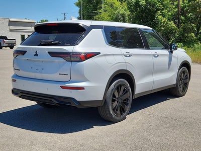 2026 Mitsubishi Outlander Base