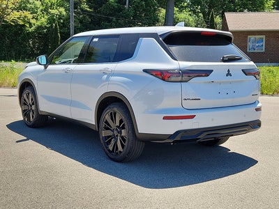 2026 Mitsubishi Outlander Base