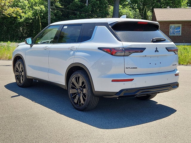 2026 Mitsubishi Outlander Base