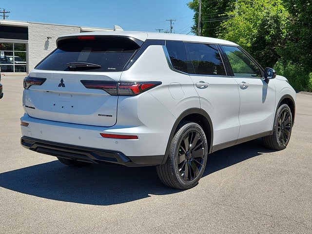 2026 Mitsubishi Outlander Base