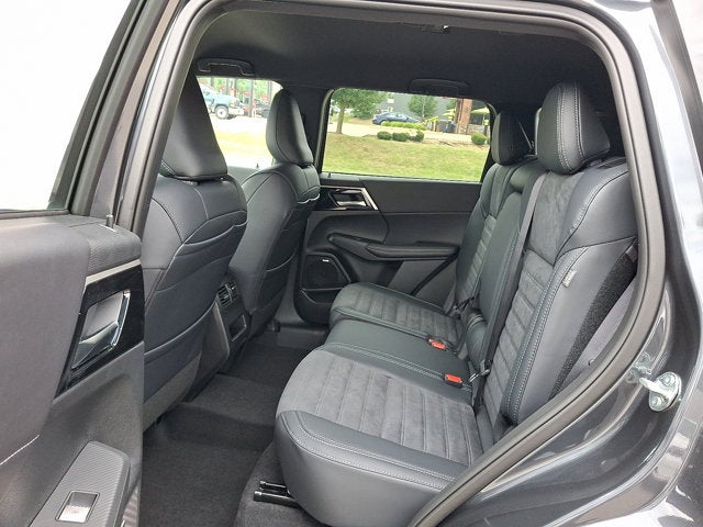 2026 Mitsubishi Outlander Base