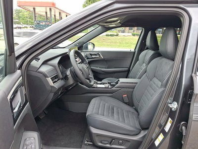 2026 Mitsubishi Outlander Base