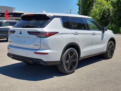 2026 Mitsubishi Outlander Base