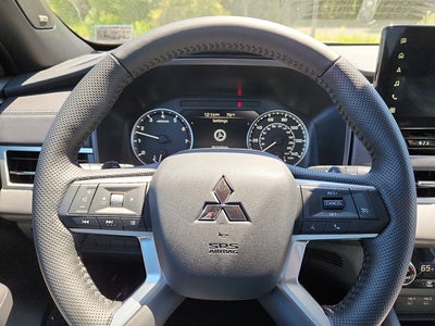 2026 Mitsubishi Outlander Base