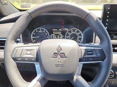 2026 Mitsubishi Outlander Base