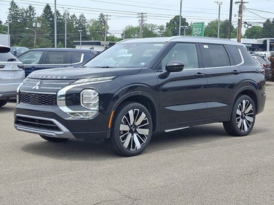 2025 Mitsubishi Outlander Base