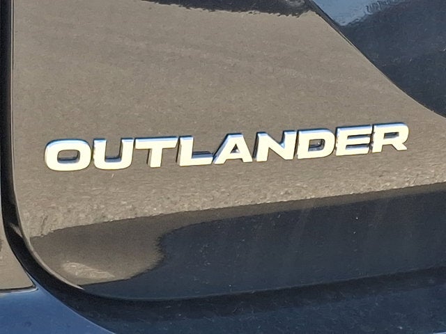 2025 Mitsubishi Outlander Base