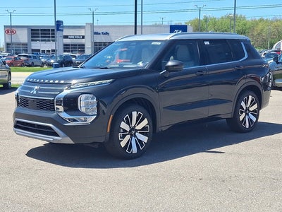 2025 Mitsubishi Outlander Base