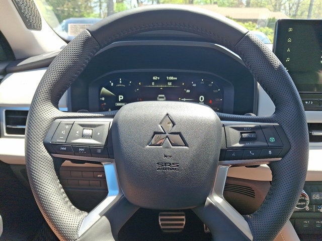 2025 Mitsubishi Outlander Base