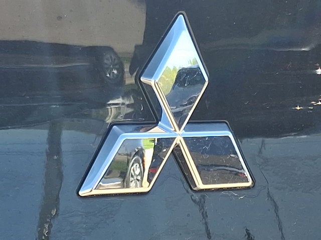 2025 Mitsubishi Outlander Base