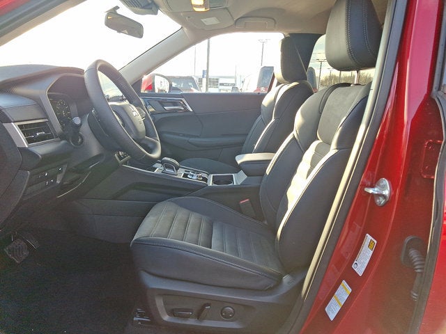 2025 Mitsubishi Outlander Plug-In Hybrid SE