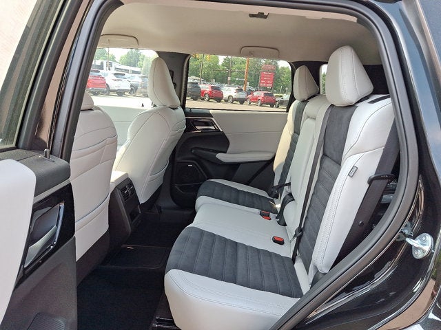 2026 Mitsubishi Outlander Plug-In Hybrid SE
