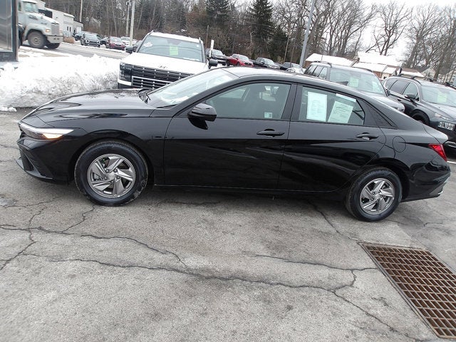 2025 Hyundai Elantra SE