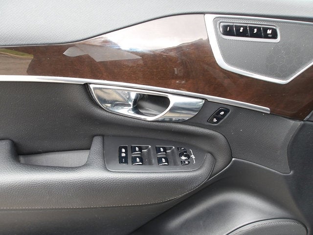 2019 Volvo XC90 Momentum