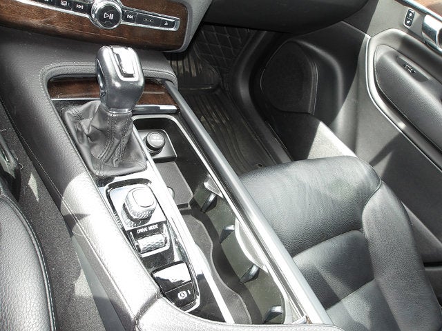 2019 Volvo XC90 Momentum