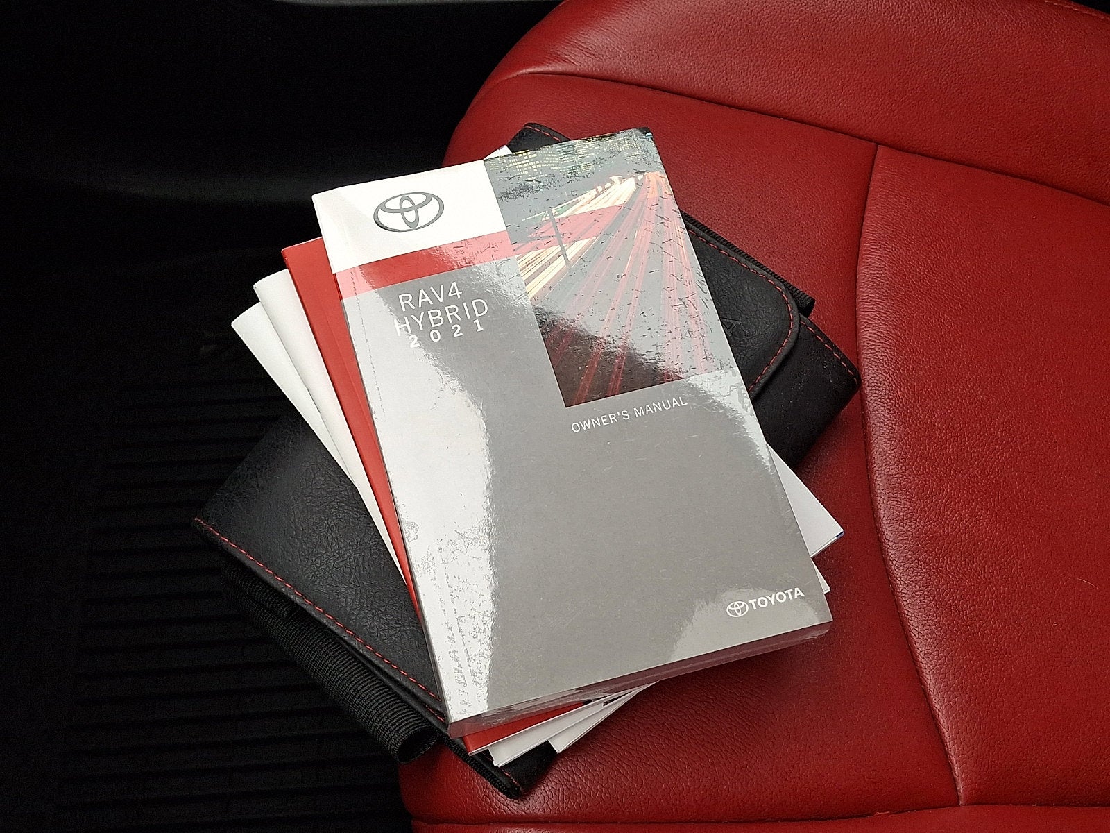 2021 Toyota RAV4 HYBRID Hybrid XLE