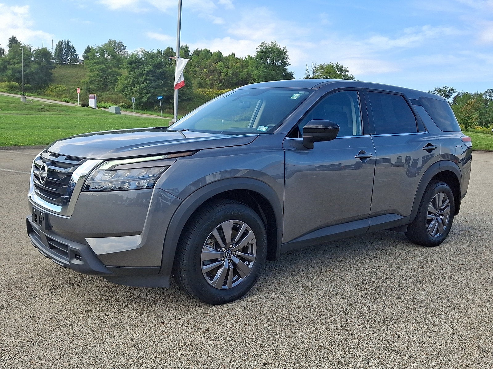 2024 Nissan Pathfinder S