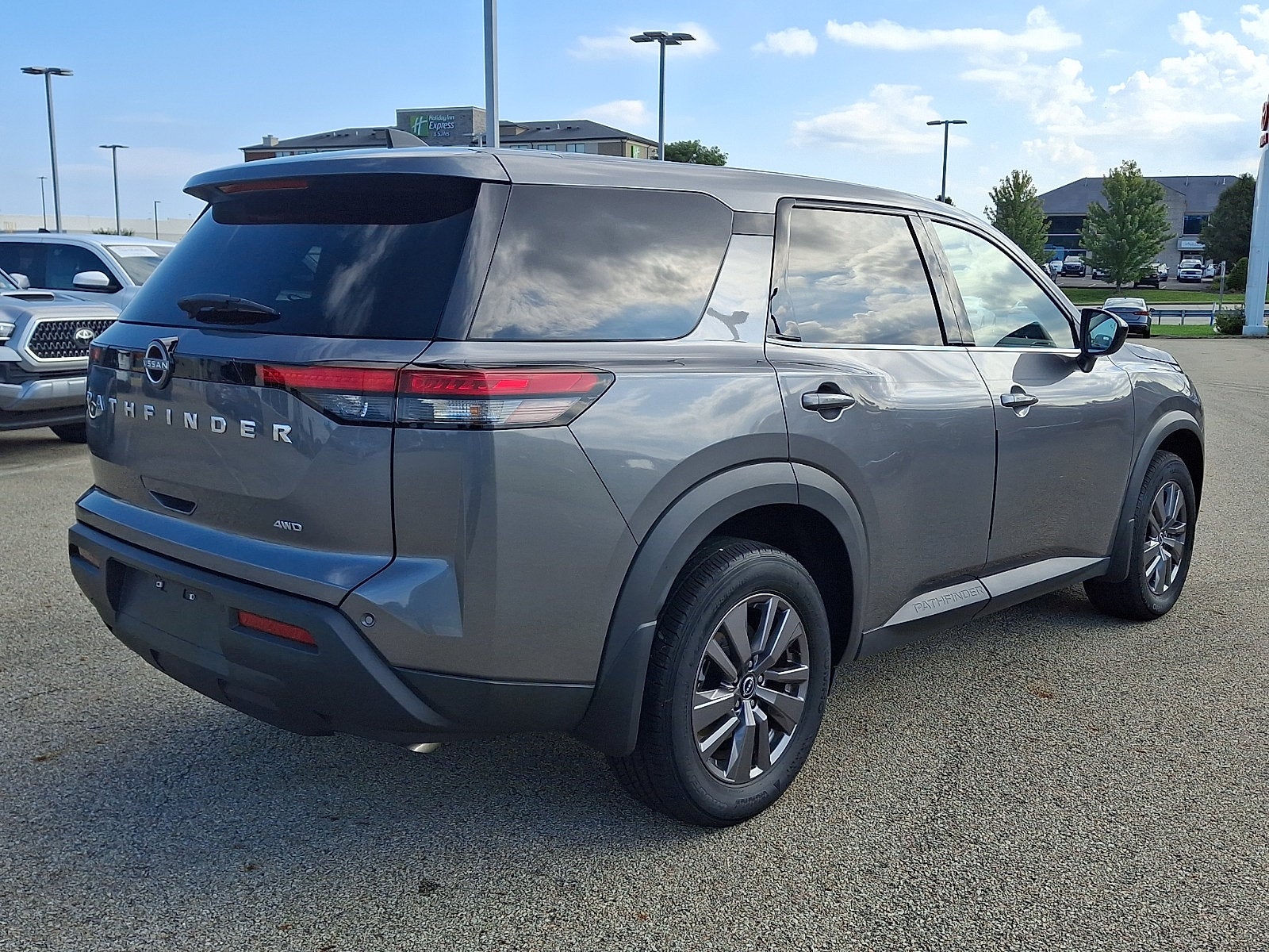 2024 Nissan Pathfinder S