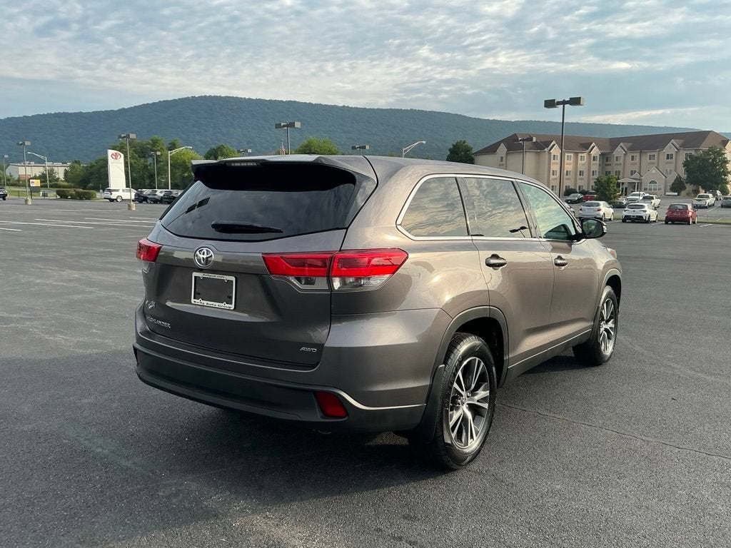 2019 Toyota Highlander LE