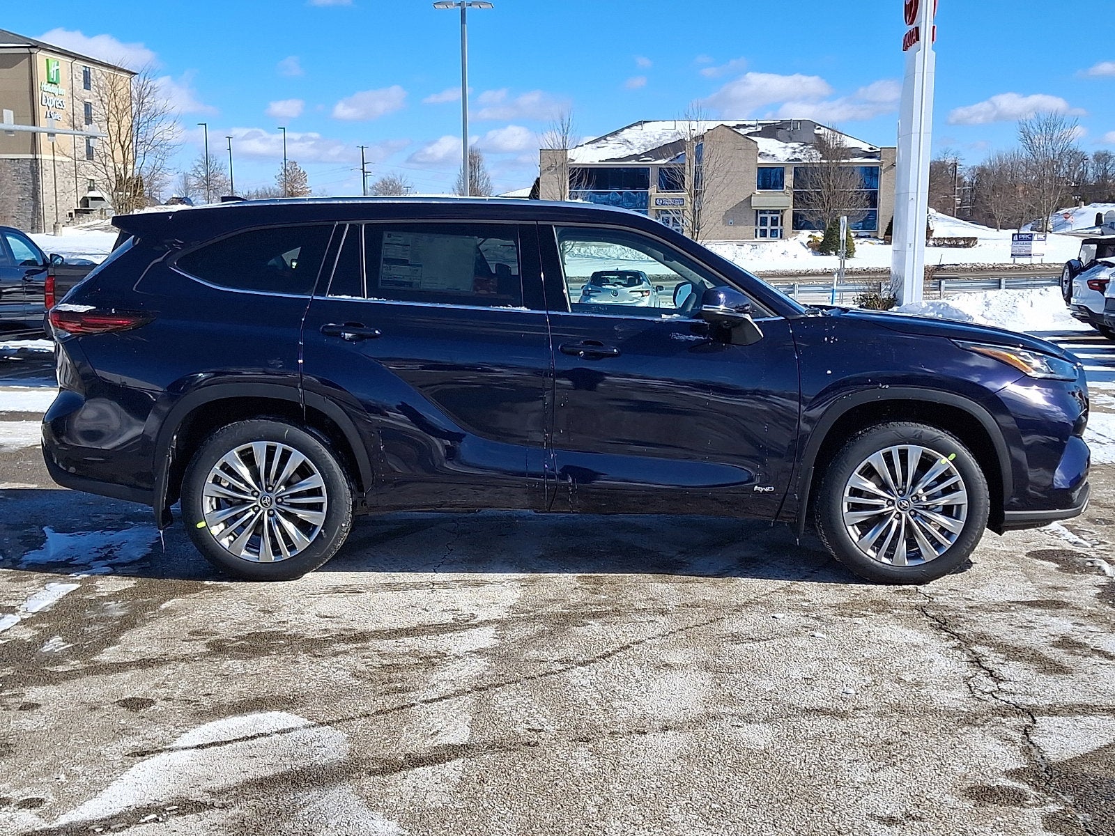 2026 Toyota Highlander Hybrid Platinum