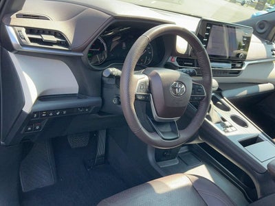 2023 Toyota Sienna Platinum