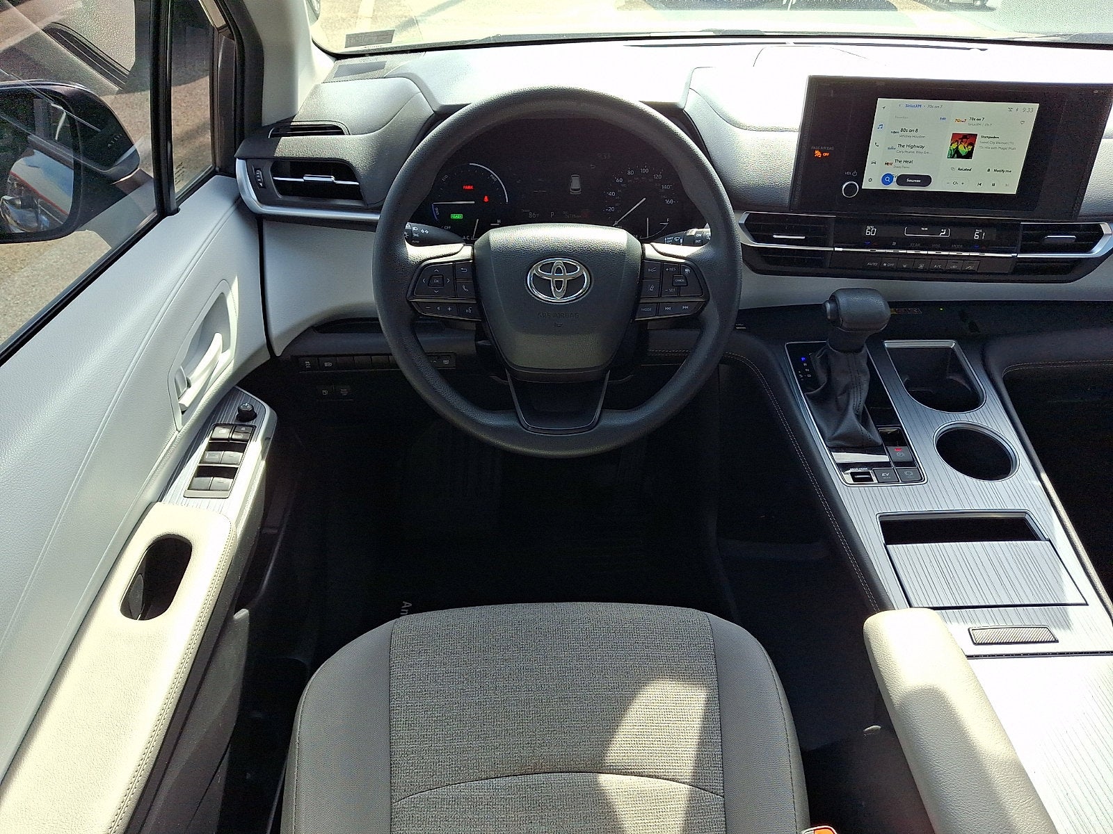 2025 Toyota Sienna LE