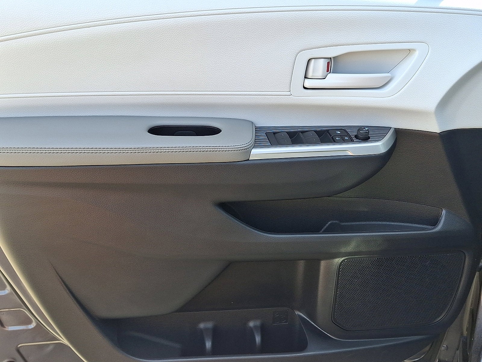 2025 Toyota Sienna LE