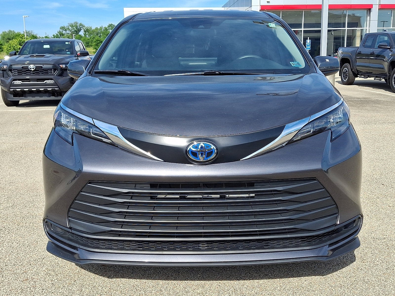 2025 Toyota Sienna LE