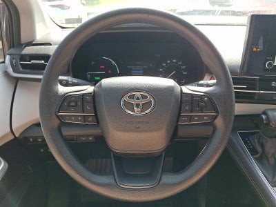 2025 Toyota Sienna LE
