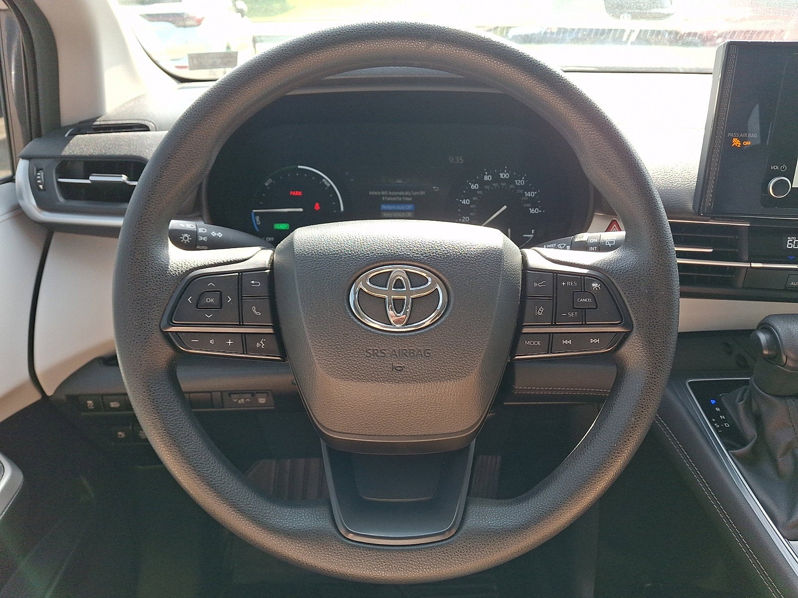 2025 Toyota Sienna LE