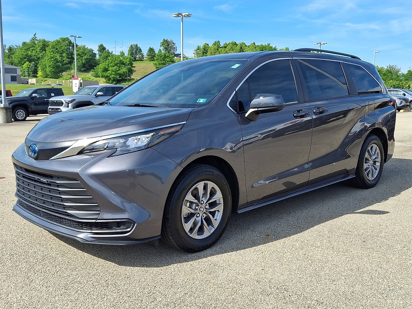 2025 Toyota Sienna LE