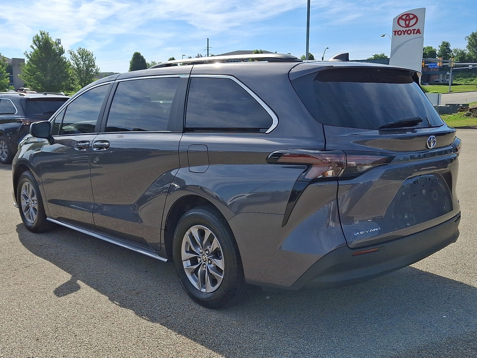 2025 Toyota Sienna LE