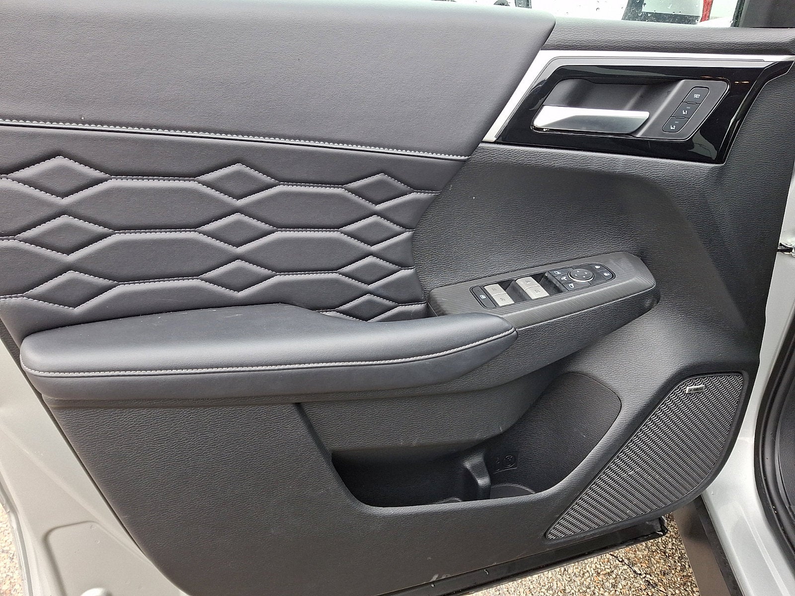 2025 Mitsubishi Outlander Base